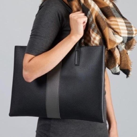 Vince Camuto Handbags - VINCE CAMUTO BLACK & GREY LUCK TOTE **NWOT**